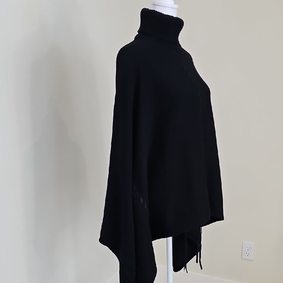 Chico's Design Black Faux Suede Trim Turtleneck Poncho, Sweater Sz M/L - Picture 7 of 9
